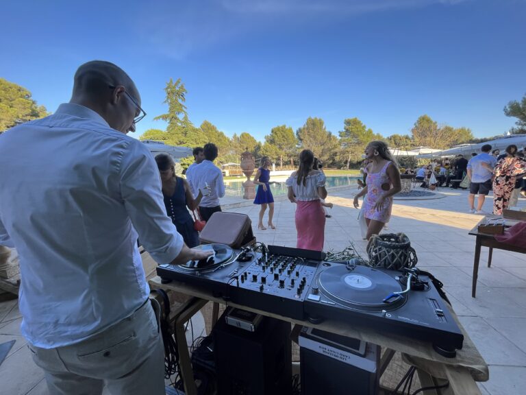 Bastide d'Astres Lançon-Provence - Bar à vinyle Disc Jockey