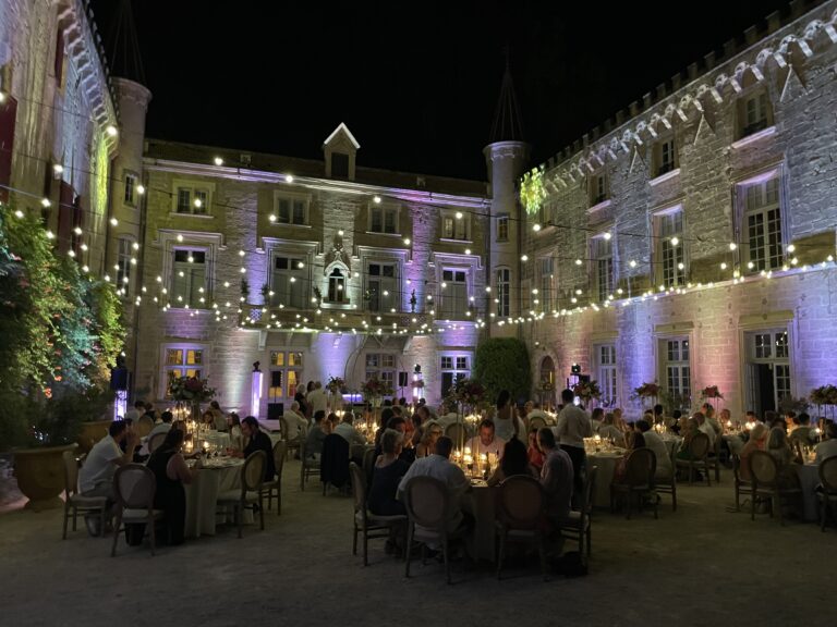 Château de Beauregard Jonquières – Mise en lumière château, Projecteur LED, Guirlandes Guinguettes