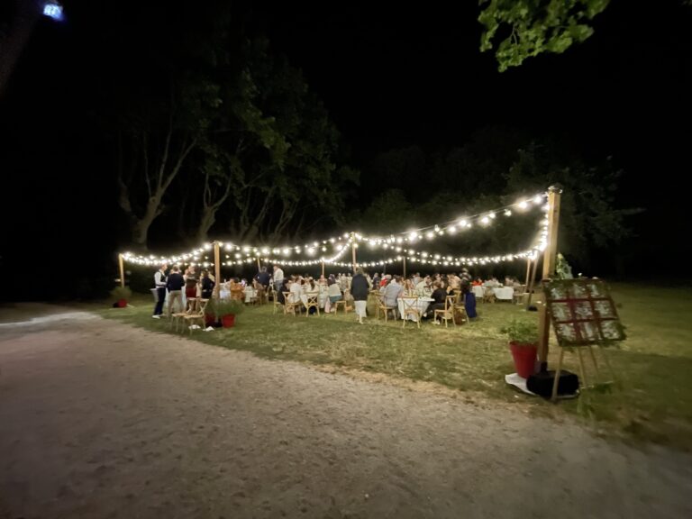 Domaine le Taleur Avignon – Guirlandes Guinguettes Repas Mariage Extérieur